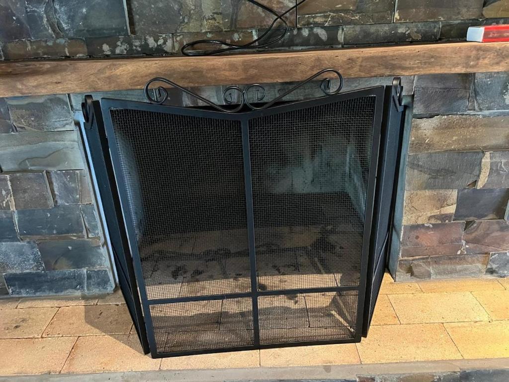 a fireplace in front of a brick wall at Casa Temporada de Luxo no Lago Campo Mourão in Campo Mourão
