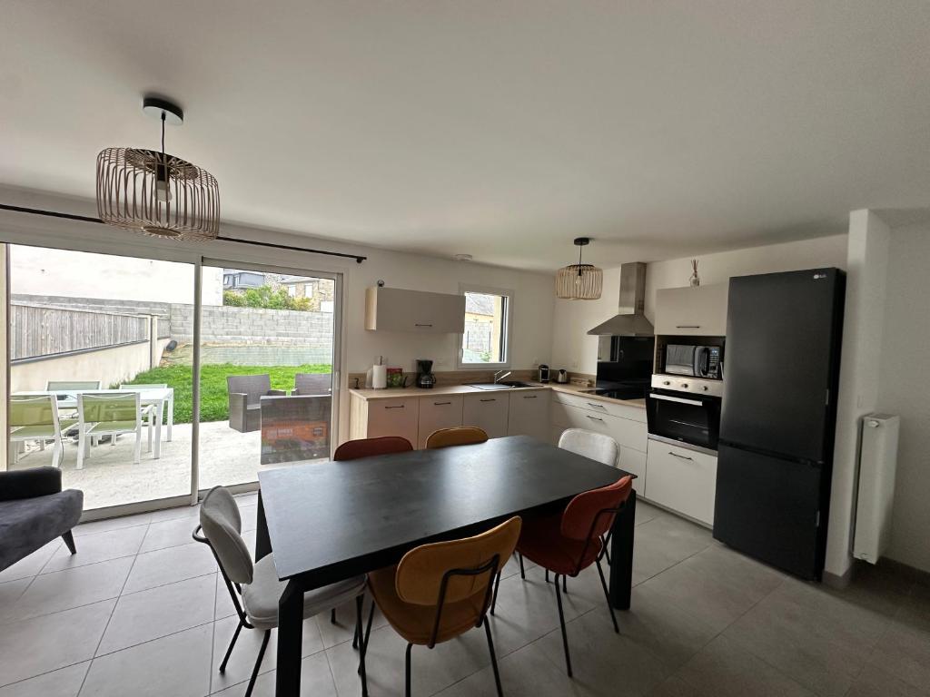 a kitchen and dining room with a table and chairs at Maison à Dol de Bretagne in Dol-de-Bretagne