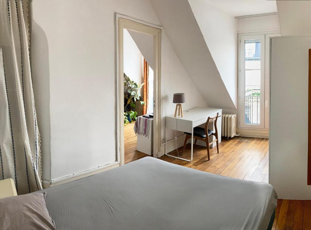 Ένα ή περισσότερα κρεβάτια σε δωμάτιο στο Appartement Paris 16e Passy Tour Eiffel