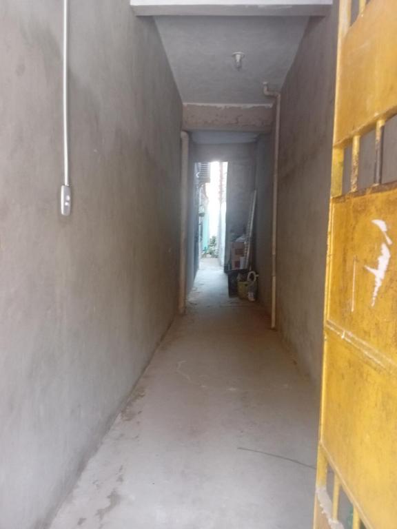 an empty hallway in a room with a wall at Casa Solar da Lua COP30 in Belém