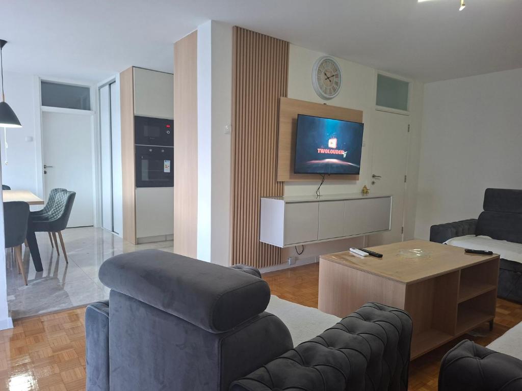 a living room with a couch and a tv at Apartman Borik in Banja Luka