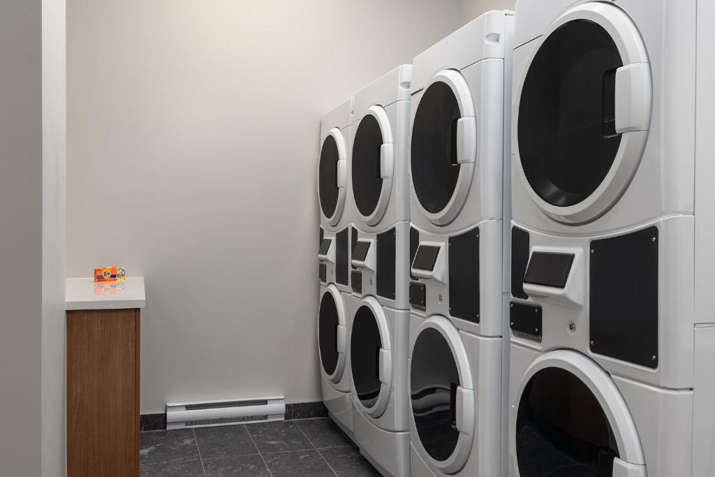 Staybridge Suites Montreal Airport - St-Laurent by IHG - Resim 5