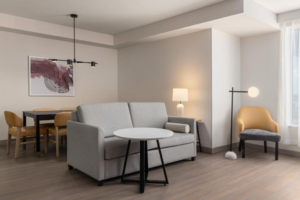 Staybridge Suites Montreal Airport - St-Laurent by IHG - Resim 2