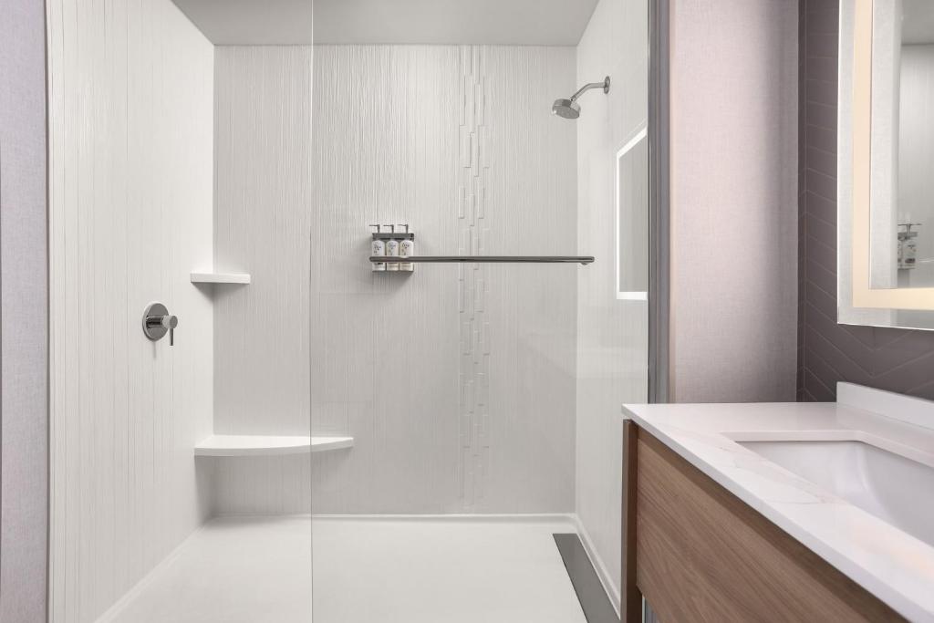 Staybridge Suites Montreal Airport - St-Laurent by IHG - Resim 39