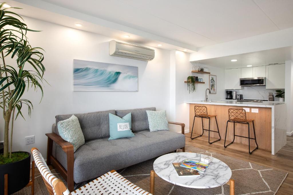 Kuchyň nebo kuchyňský kout v ubytování Ilikai Collection 2 Sunset and Ocean Views