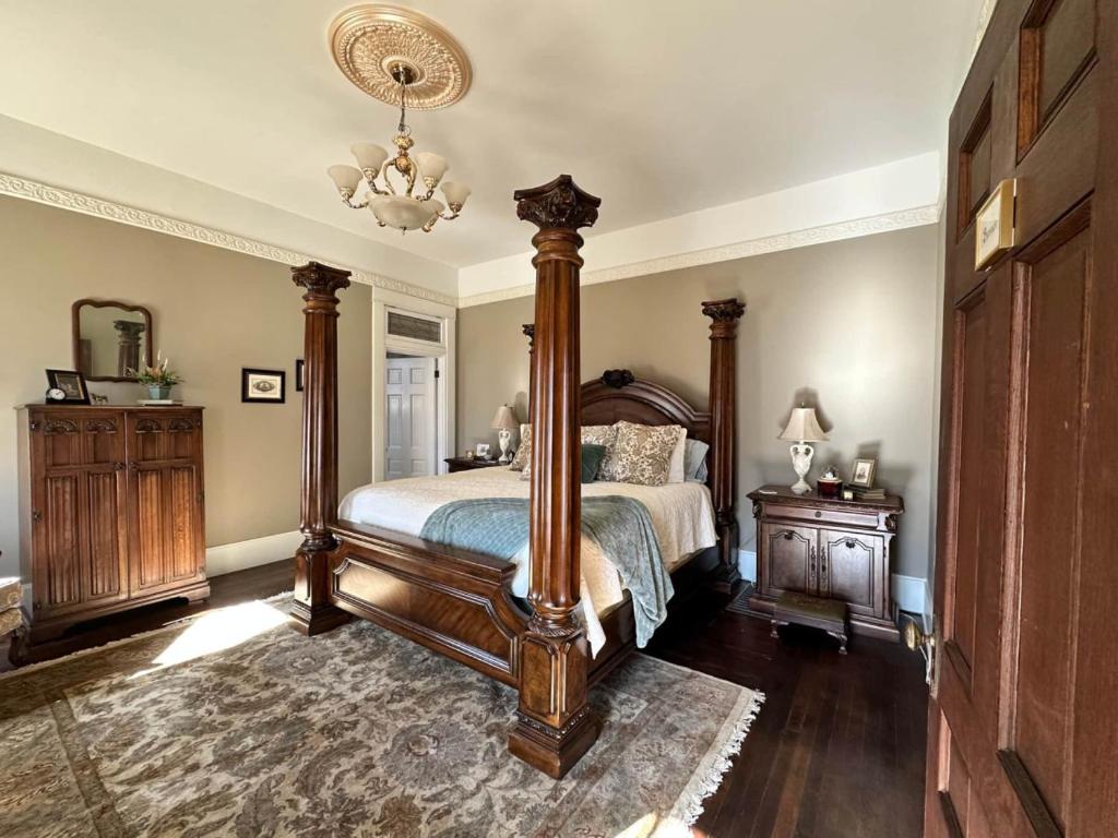 Bennett Romm The Bennett Room at The Judges Chambers, Guthrie (updated prices 2026)