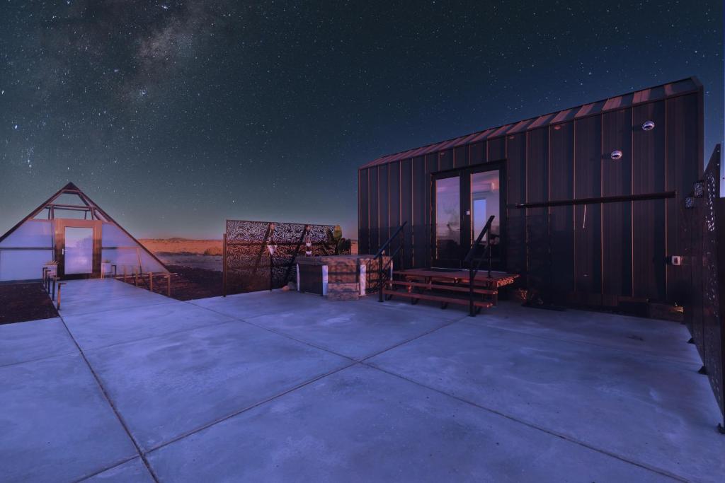 a view of a building at night with the stars at ART HAUS Grand Canyon South Rim - Hot Tub, Hammock, Movie Projector, Telescope in Valle