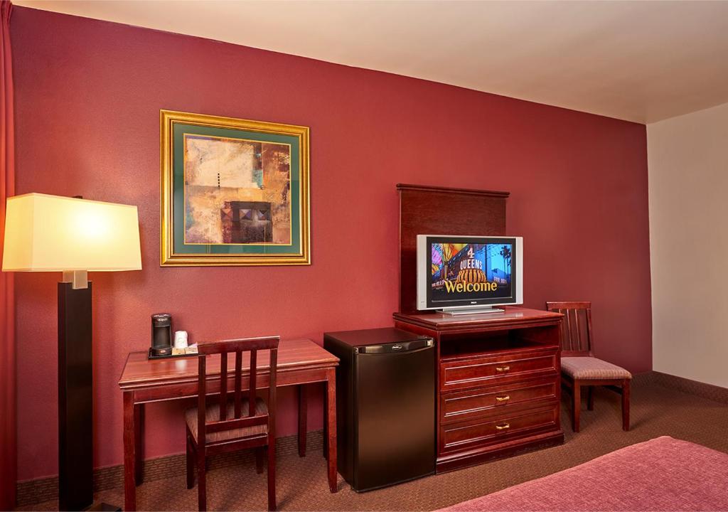Four Queens Hotel and Casino photo