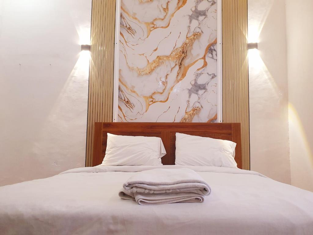 En eller flere senge i et værelse på Gana Bali Guest House