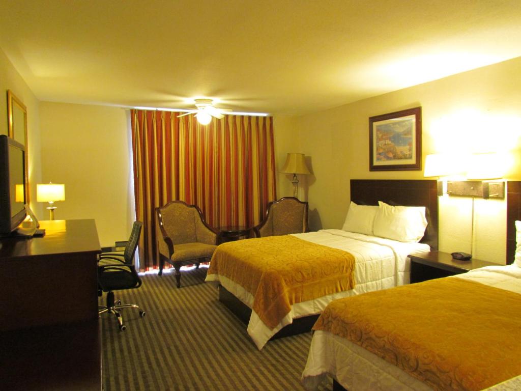 Postel nebo postele na pokoji v ubytování Romana Hotel - Houston Southwest