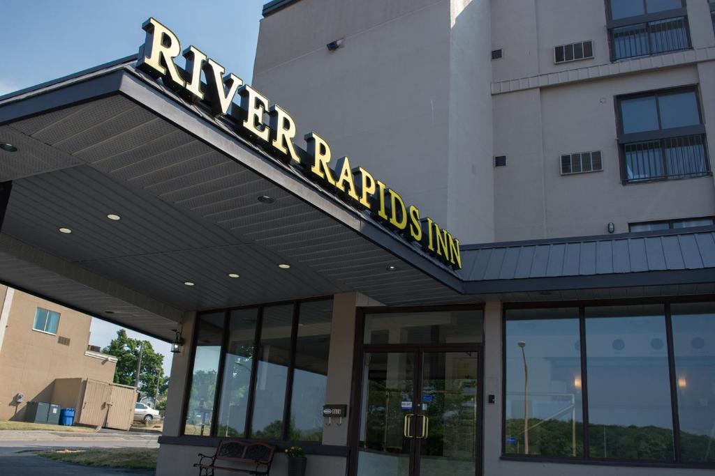 a building with a sign that reads ranger roosting at River Rapids Inn in Niagara Falls
