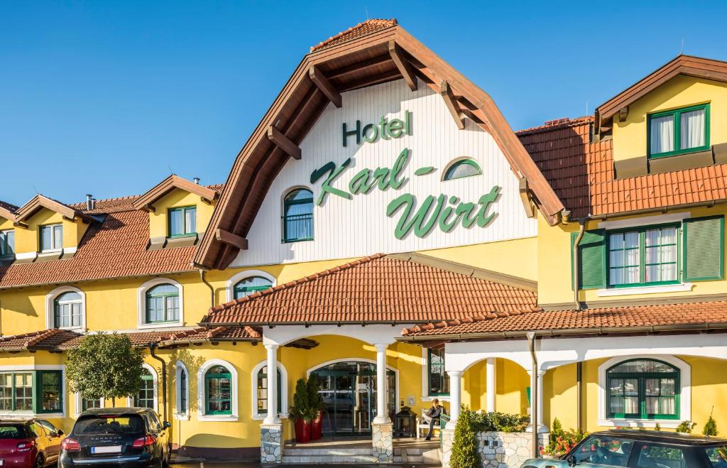 a hotel had a weird sign on a building at Hotel Karl-Wirt in Perchtoldsdorf