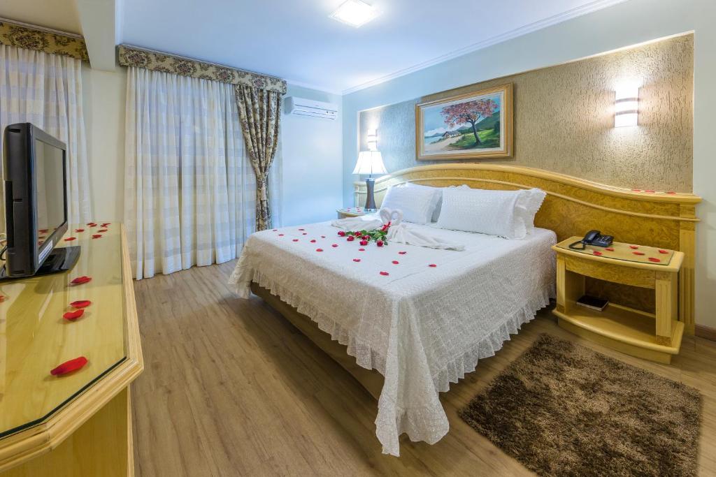 TV a/nebo společenská místnost v ubytování Hotel Thomasi Express - Londrina