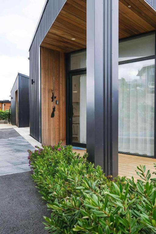 Architectural guest house in St Clair