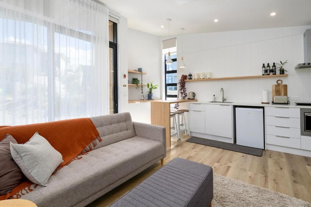 Architectural guest house in St Clair - Resim 4