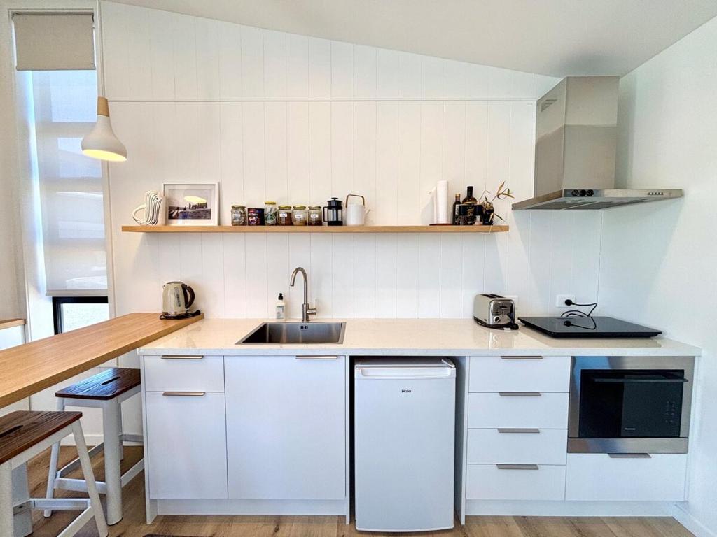 Architectural guest house in St Clair - Resim 12