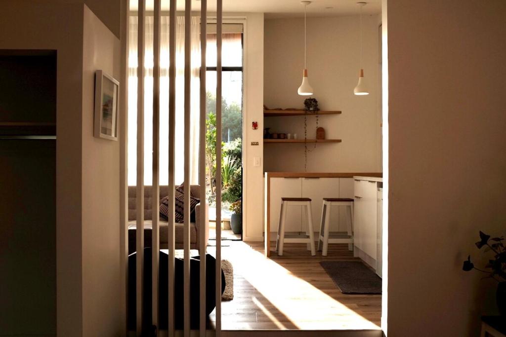 Architectural guest house in St Clair - Resim 1