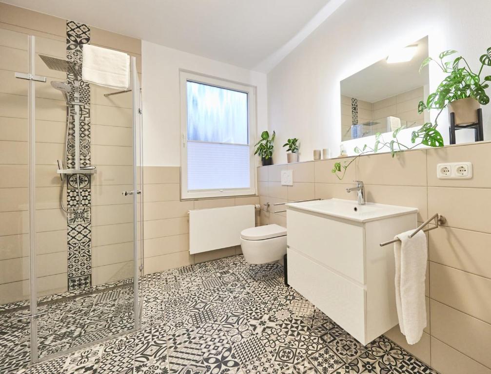 a bathroom with a toilet and a sink and a shower at Heimathafen in Cuxhaven