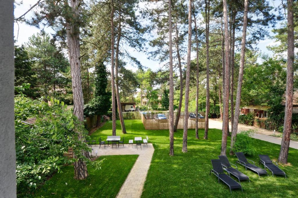 Ogród w obiekcie Villa Oliver 2 Siófok