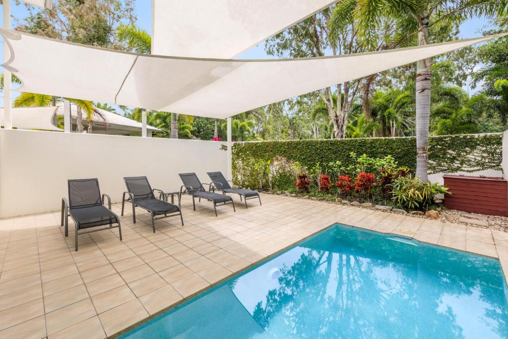 Bazén v ubytování Silkari Lagoons Port Douglas nebo v jeho okolí