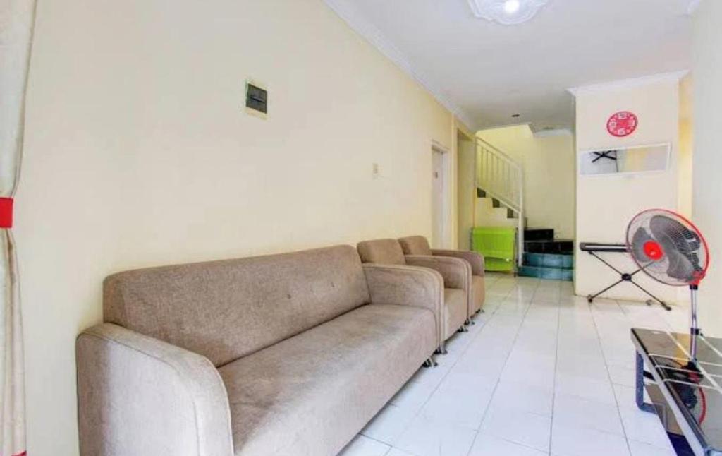 a living room with a couch and a table at GRIYA HARMONI Homestay Jogja in Adi Sutjipto