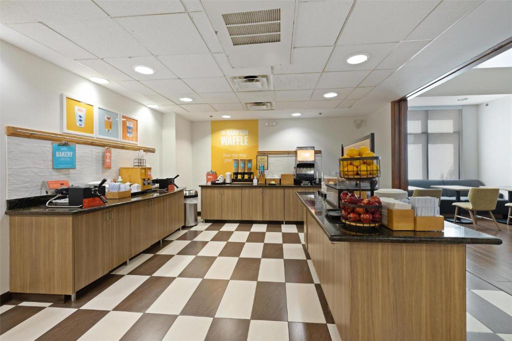 Hampton Inn & Suites Madera photo