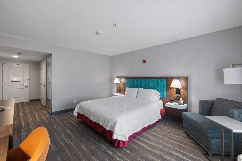Hampton Inn & Suites Madera photo