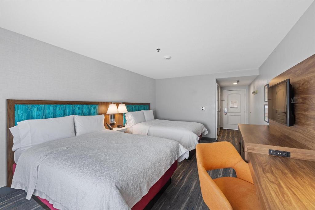 Hampton Inn & Suites Madera - Room With Two Queen Beds - Non-Smoking