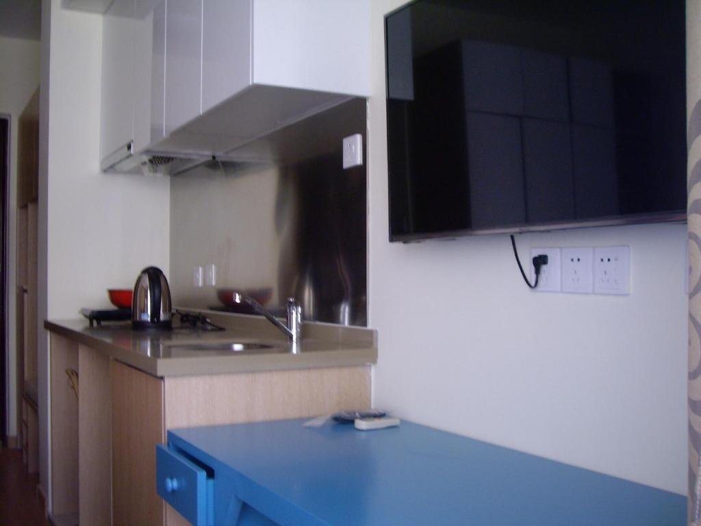 Kuchyň nebo kuchyňský kout v ubytování Qingdao Mi Apartment