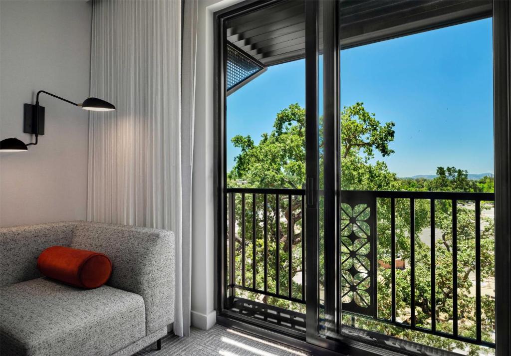 The Ava Hotel Paso Robles, Curio Collection By Hilton - Queen Room With Two Queen Beds And Juliet Balcony