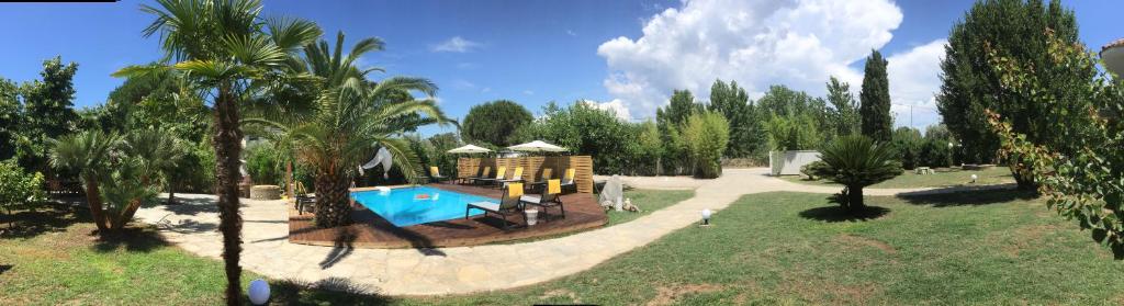 Bazén v ubytování Filippos Resort II by Karidi nebo v jeho okolí