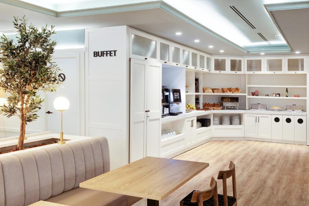 B&B HOTEL Zaragoza Royal - Resim 12