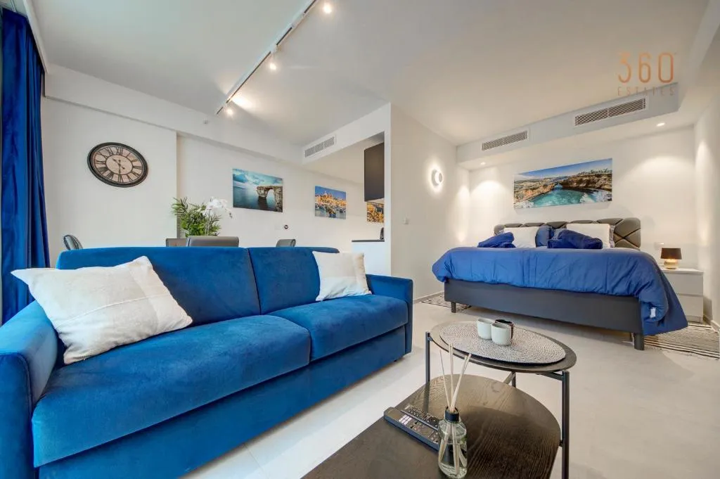 Luxury Stay at Mercury Suites with rooftop pool access by 360 Estates