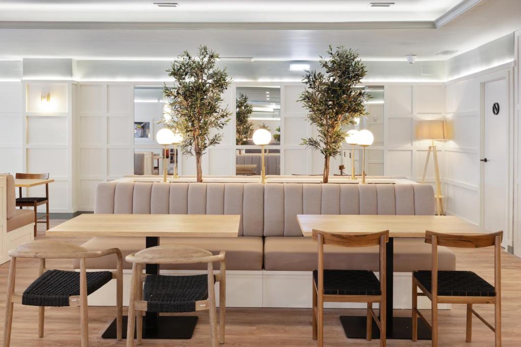 B&B HOTEL Zaragoza Royal - Resim 5