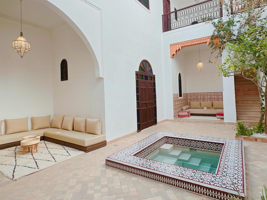 Bazén v ubytování Riad Solila, Fabuleux riad avec 4 Suites, Piscine Chauffée et Rooftop - 5 min de Jamaa El Fna nebo v jeho okolí