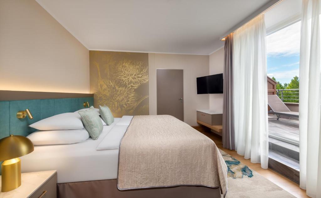 
Double Room with Spa Bath
