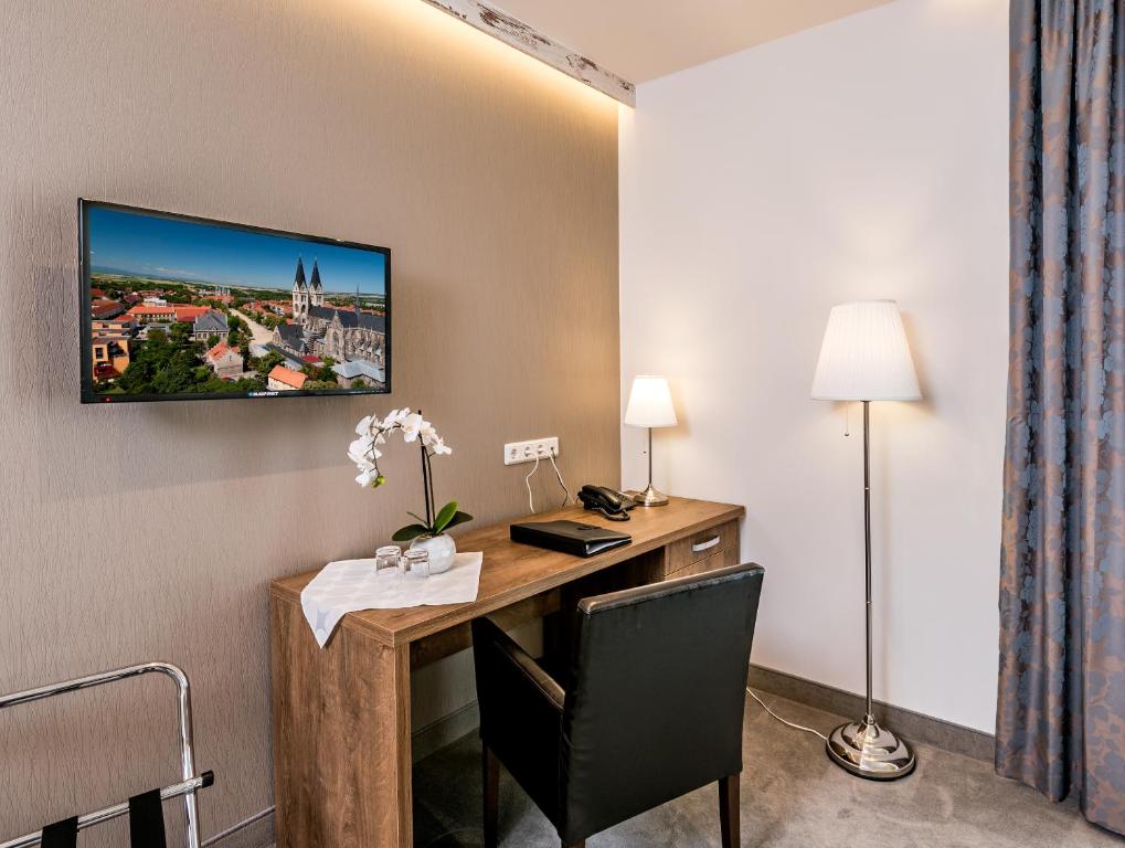 TV a/nebo společenská místnost v ubytování Hotel Allegro