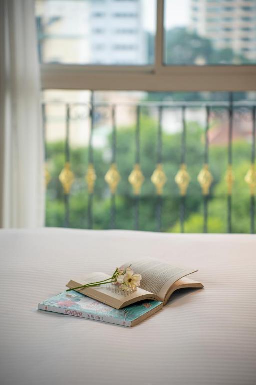 Deluxe Queen Room City View