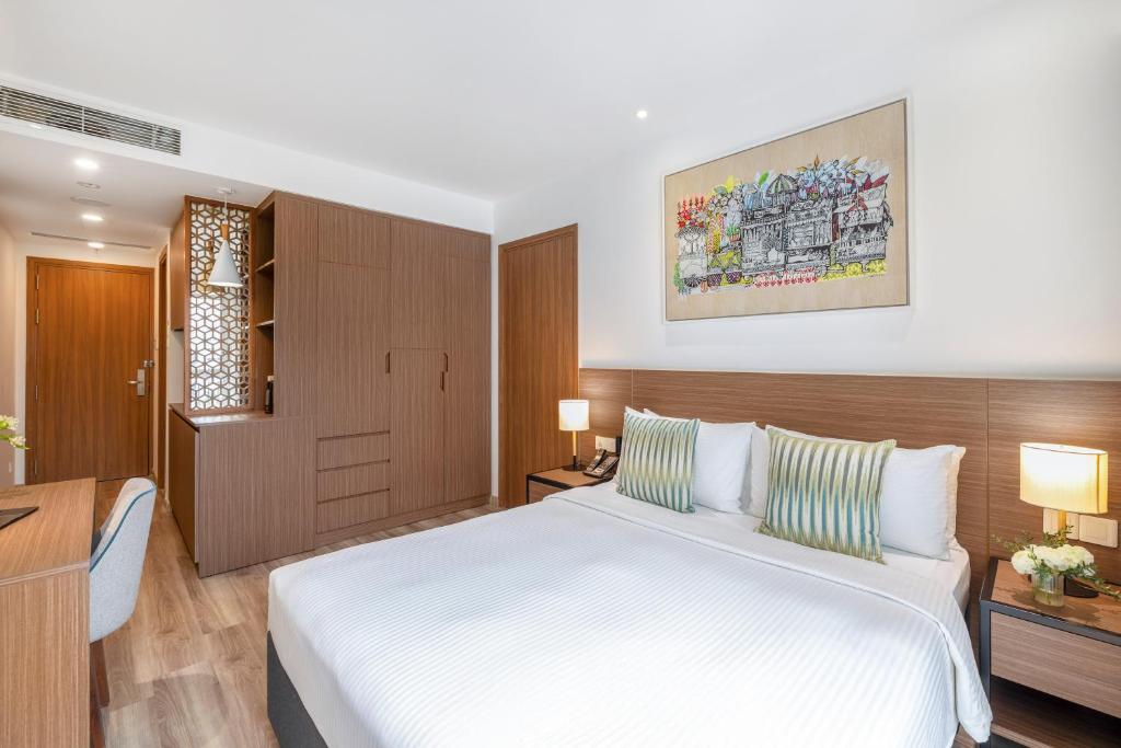 Deluxe Queen Room City View