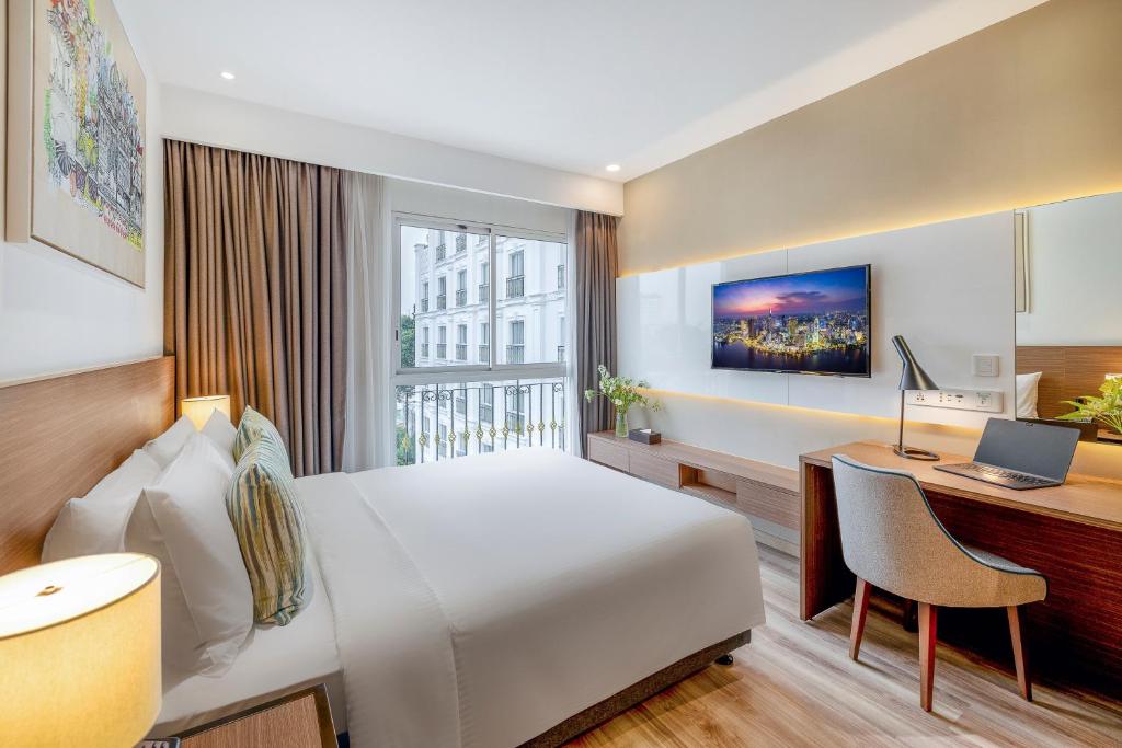 Deluxe Queen Room City View