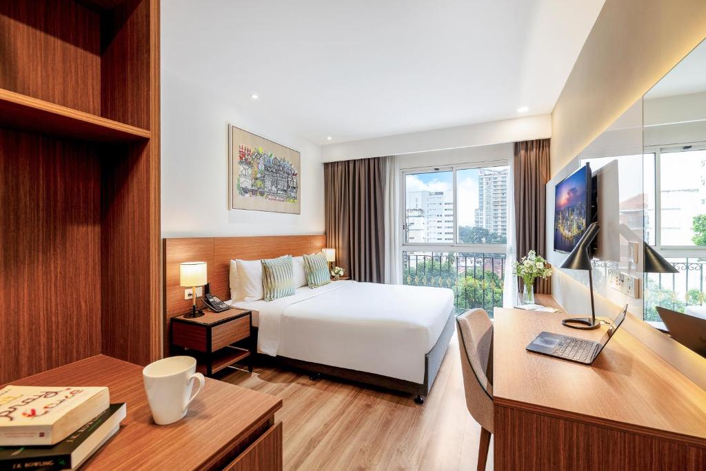Deluxe Queen Room City View