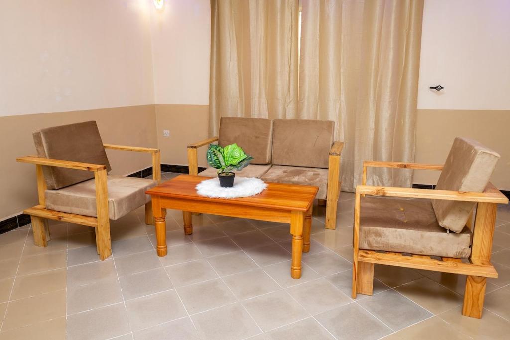 Gallery image of Richard's Road Homestay in Boma la Ngombe