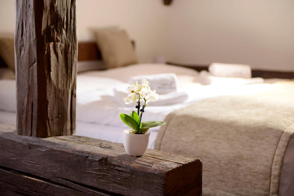 Postel nebo postele na pokoji v ubytování Hotel U Hada Žatec
