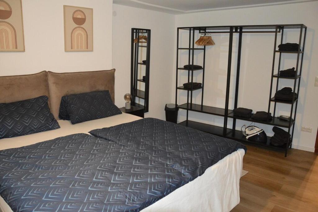 Ένα ή περισσότερα κρεβάτια σε δωμάτιο στο 3-Zimmer Wohnung Landsberg am Lech