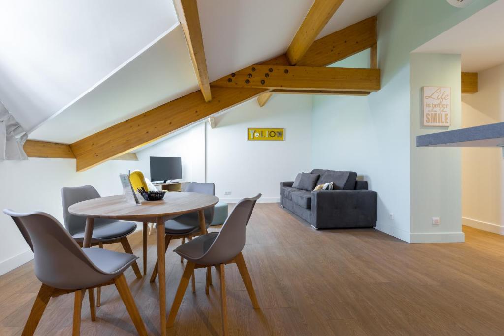 Florella Jean Jaures Apartment - One-Bedroom Apartment - Attic