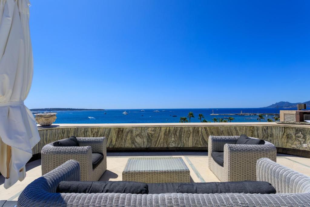 Curated visual reference: Fresh Look at Rare Penthouse Vue Panoramique Cannes Aktualisierte Preise Für 2026