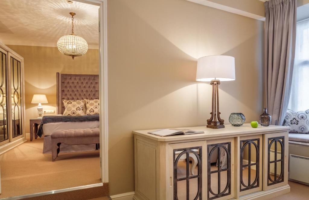 Voodi või voodid majutusasutuse Schlössle Hotel - Small Luxury Hotels of the World toas