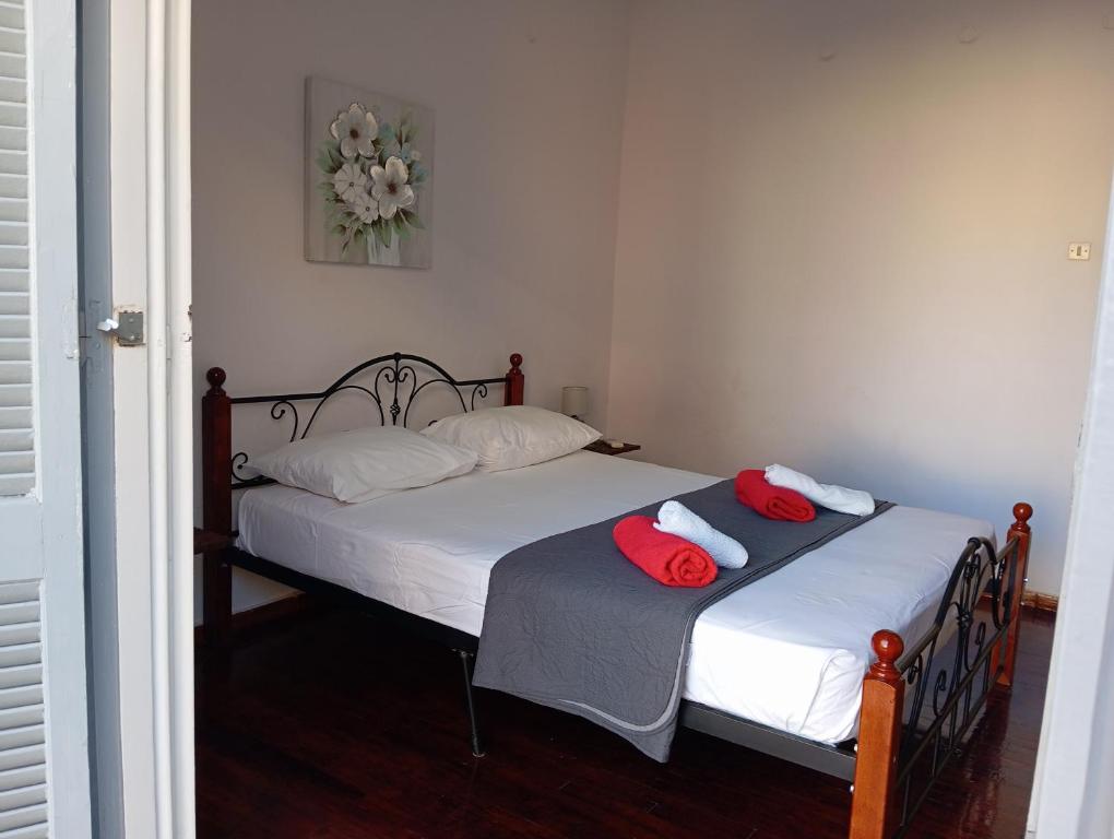 Quiet private room in a dormitory 5' from metro
