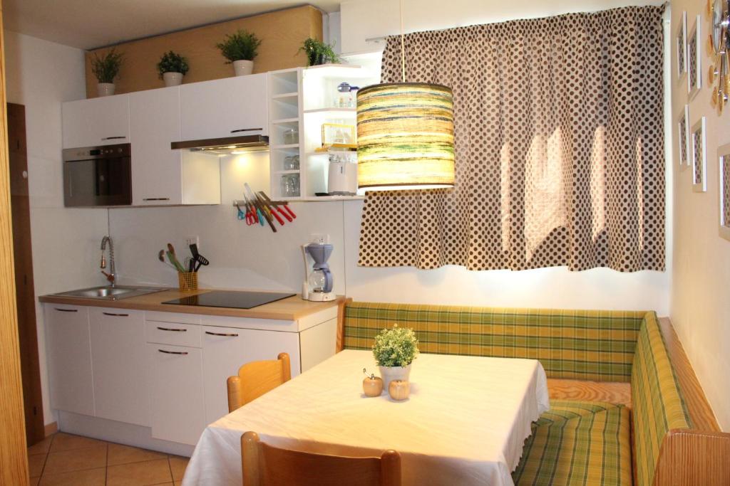 Kuchnia lub aneks kuchenny w obiekcie Alpina Residence