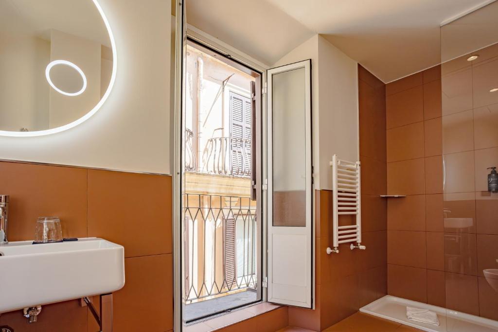 9Hotel Cesari - Resim 3